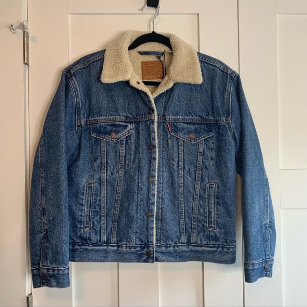 Levi’s x Urban Outfitters ex boyfriend trucker jacket Size Medium